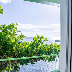 Ocean's Edge Restaurant & Bar ** Roseau